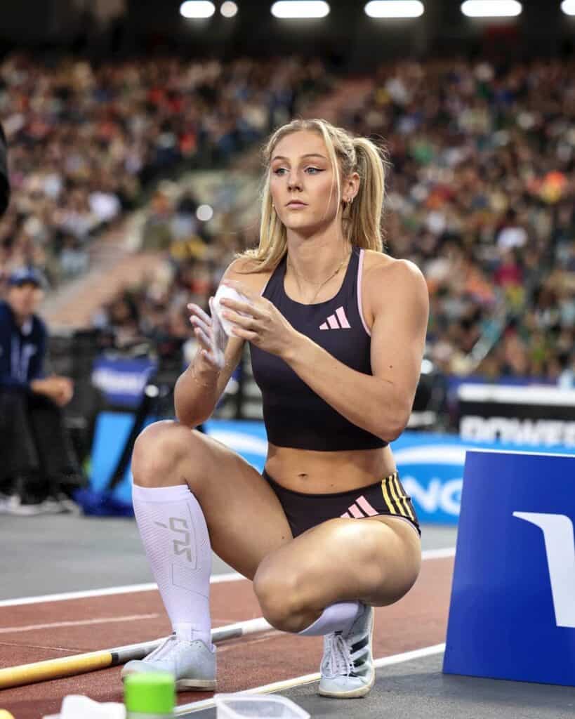 Molly Caudery won her first Diamond League event in Doha with a height of 4.73 meters.