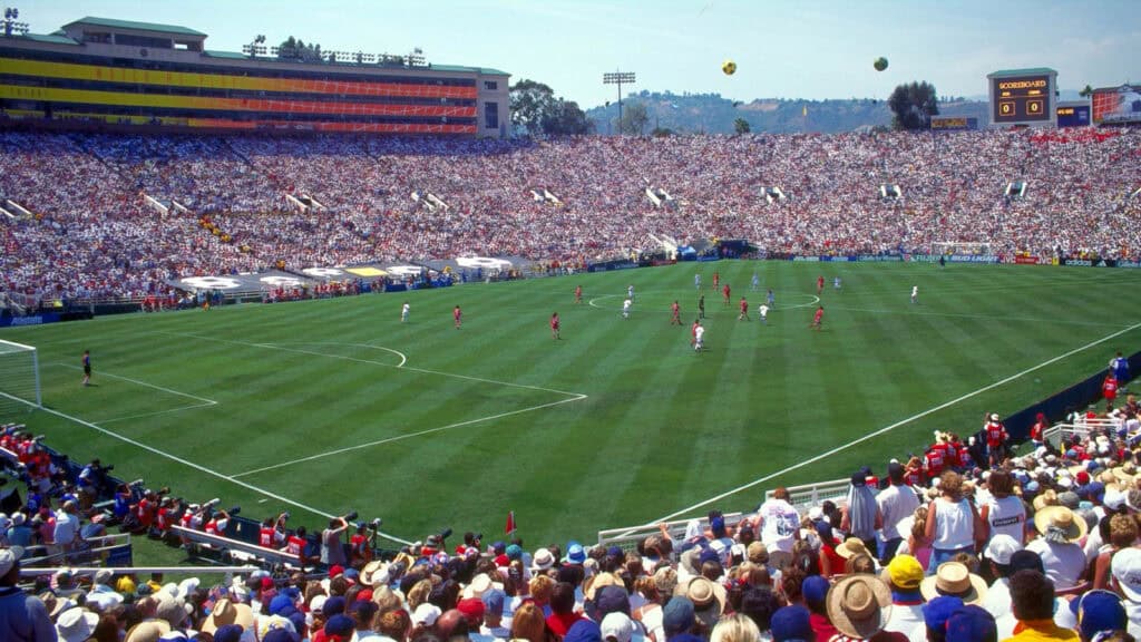 90,185 fans packed the Rose Bowl in Pasadena
